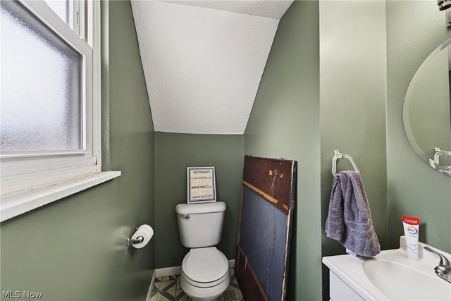 1540 E 298th Street, Wickliffe, OH 44092