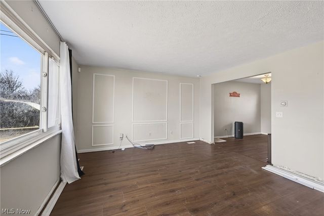 1540 E 298th Street, Wickliffe, OH 44092