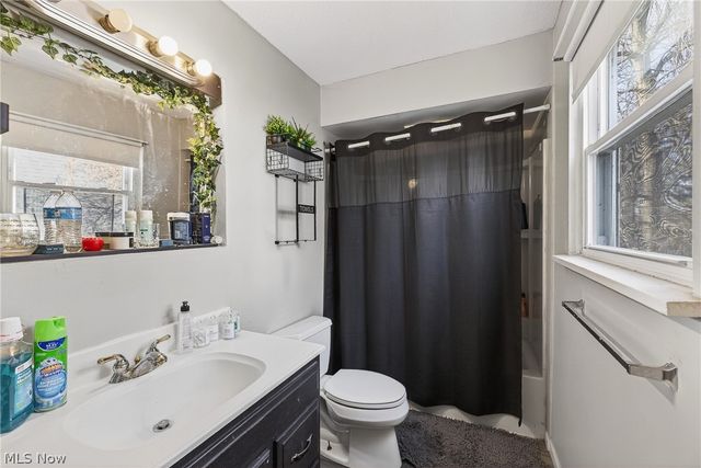 1540 E 298th Street, Wickliffe, OH 44092