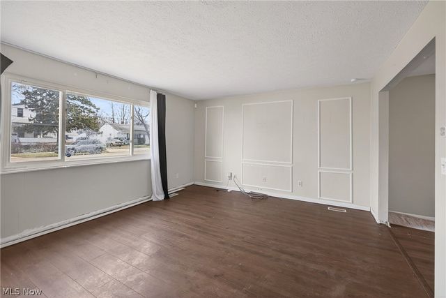 1540 E 298th Street, Wickliffe, OH 44092