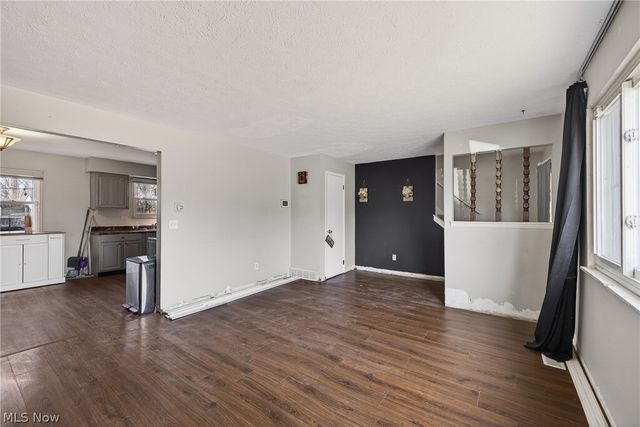 1540 E 298th Street, Wickliffe, OH 44092