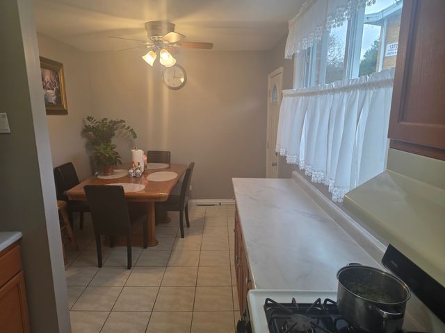 2129 Ash Street G, Des Plaines, IL 60018