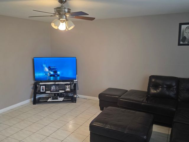 2129 Ash Street G, Des Plaines, IL 60018