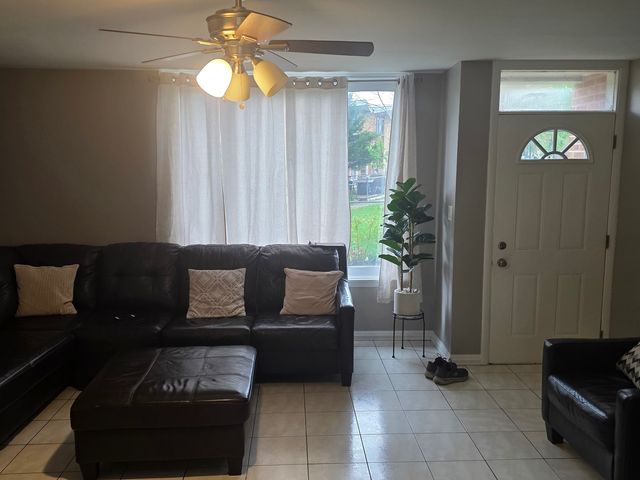 2129 Ash Street G, Des Plaines, IL 60018