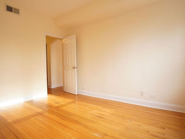 3430 W Parker Avenue 1, Chicago, IL 60647