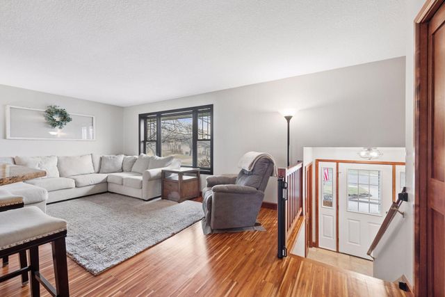 316 Lakeview Terrace Boulevard, Waconia, MN 55387