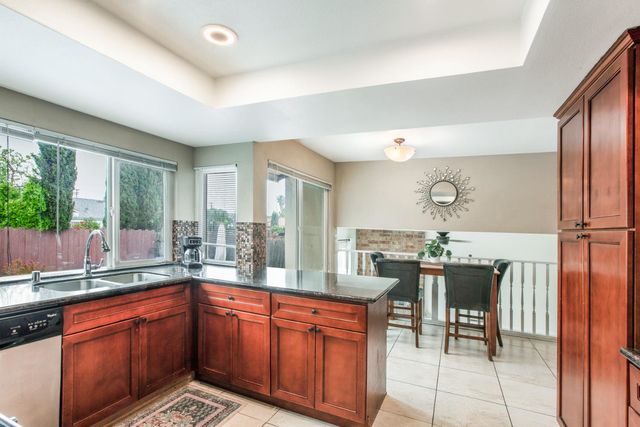 7704 Mcbeth Way, Sacramento, CA 95828