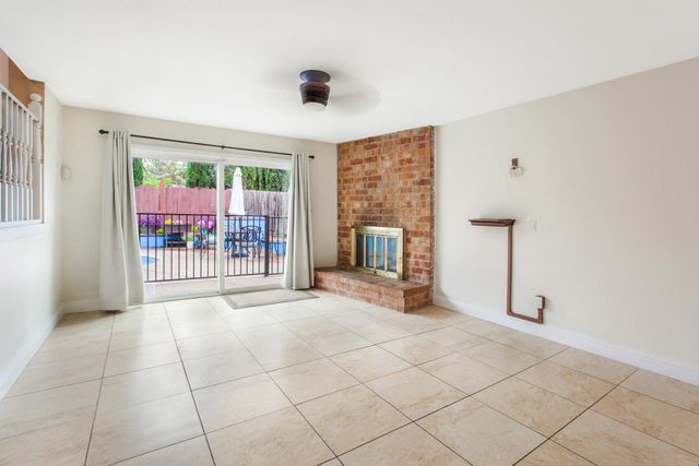 7704 Mcbeth Way, Sacramento, CA 95828