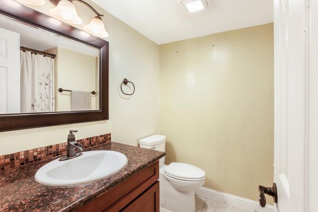 7704 Mcbeth Way, Sacramento, CA 95828