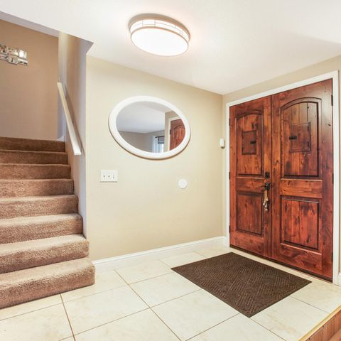 7704 Mcbeth Way, Sacramento, CA 95828