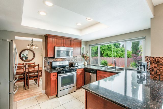 7704 Mcbeth Way, Sacramento, CA 95828