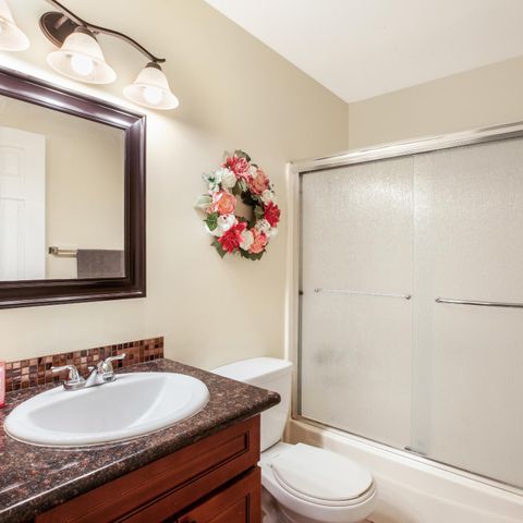 7704 Mcbeth Way, Sacramento, CA 95828