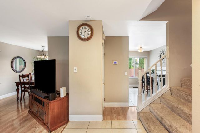 7704 Mcbeth Way, Sacramento, CA 95828