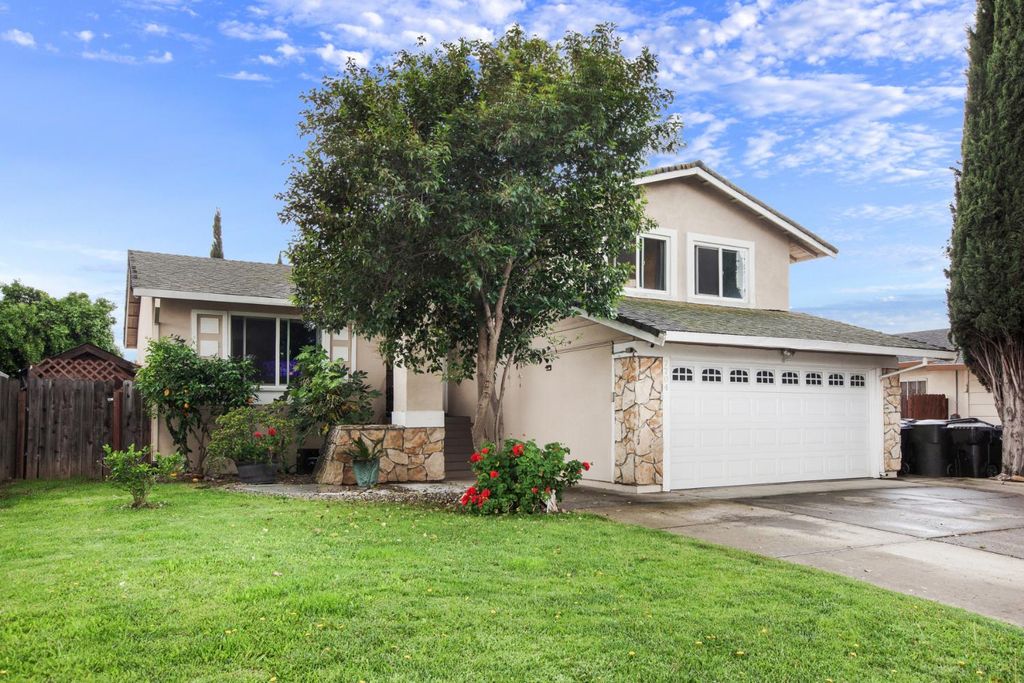 7704 Mcbeth Way, Sacramento, CA 95828