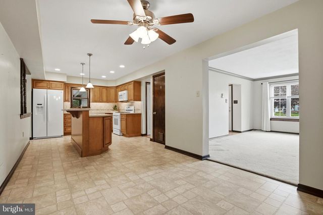 328 COURTLAND AVE, Harleysville, PA 19438