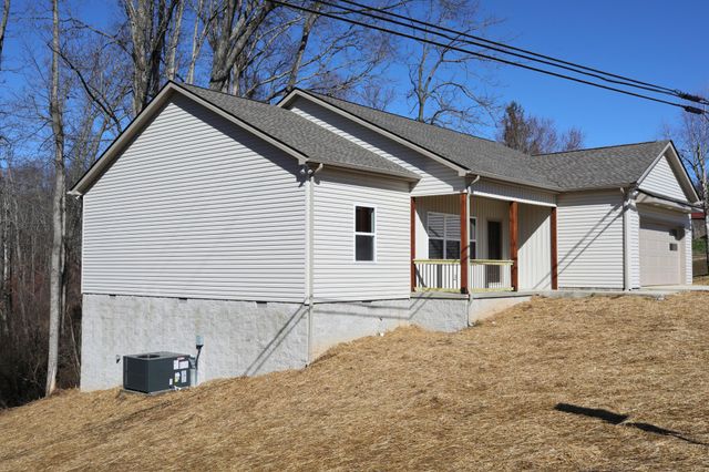 8634 Holmes Creek Road, Smithville, TN 37166