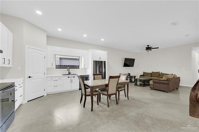 2003 N 32nd Street, Hidalgo, TX 78557