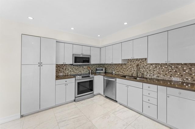 3120 S Ocean Boulevard 3-202, Palm Beach, FL 33480