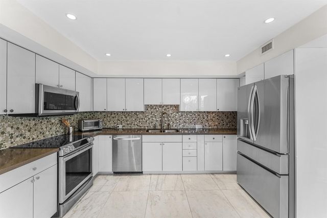 3120 S Ocean Boulevard 3-202, Palm Beach, FL 33480