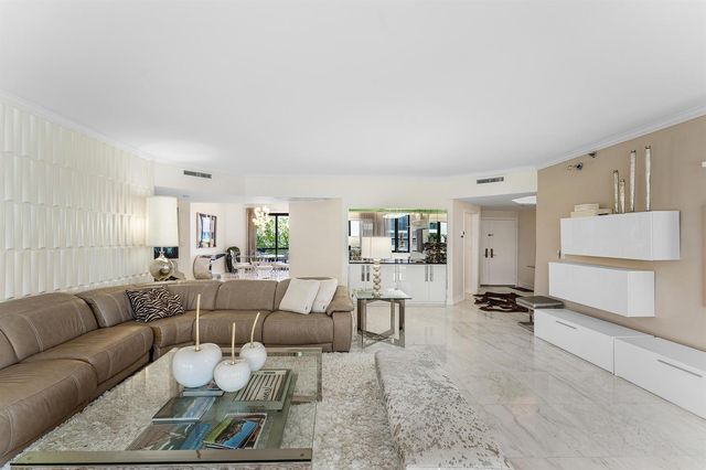 3120 S Ocean Boulevard 3-202, Palm Beach, FL 33480