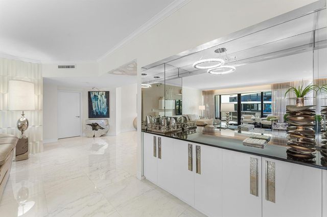 3120 S Ocean Boulevard 3-202, Palm Beach, FL 33480