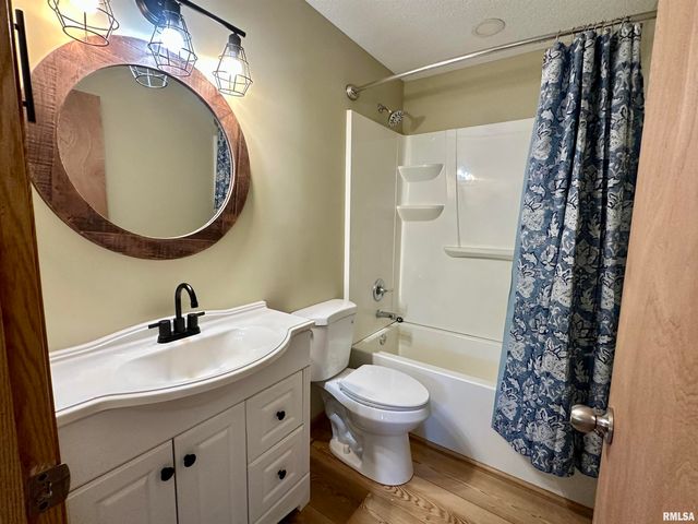 1122 GALBRAITH Drive, Clinton, IA 52732