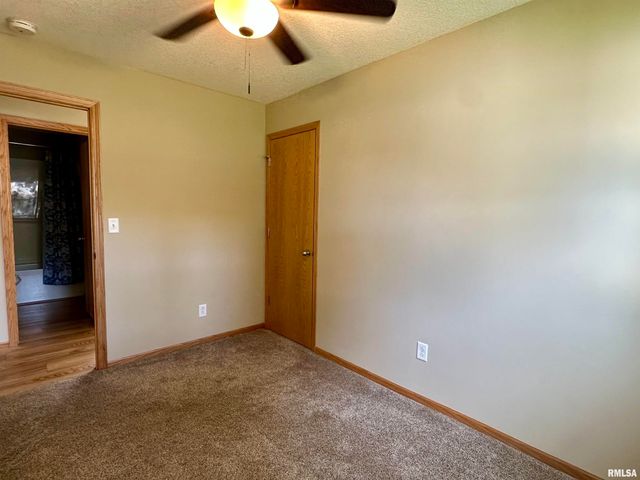 1122 GALBRAITH Drive, Clinton, IA 52732