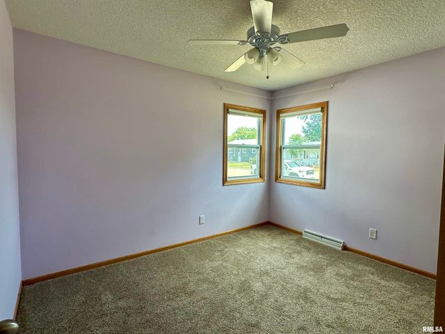 1122 GALBRAITH Drive, Clinton, IA 52732