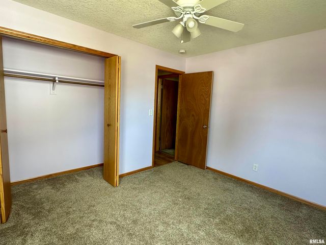 1122 GALBRAITH Drive, Clinton, IA 52732