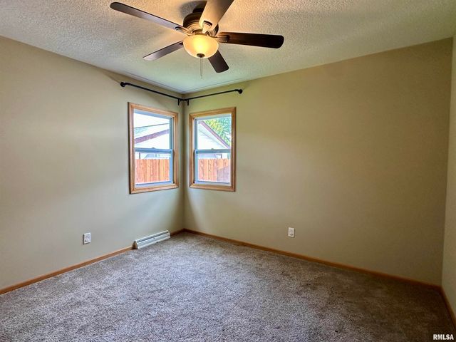 1122 GALBRAITH Drive, Clinton, IA 52732