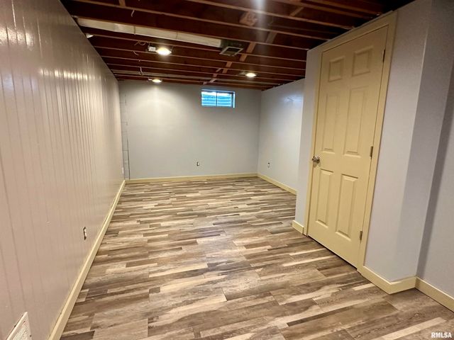 1122 GALBRAITH Drive, Clinton, IA 52732