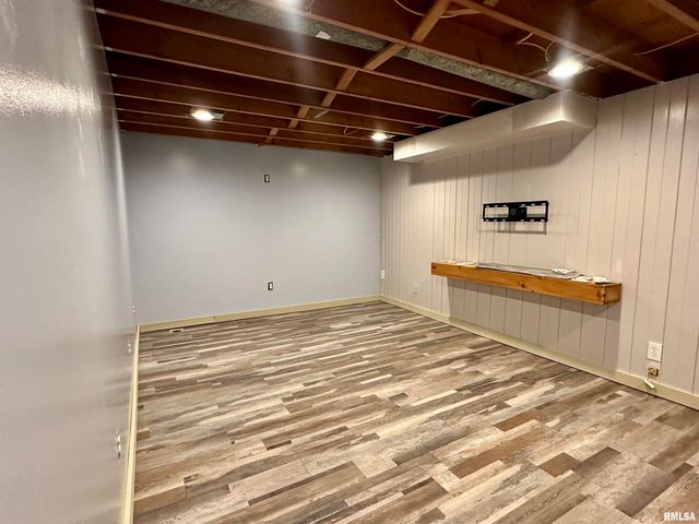 1122 GALBRAITH Drive, Clinton, IA 52732