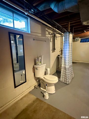 1122 GALBRAITH Drive, Clinton, IA 52732