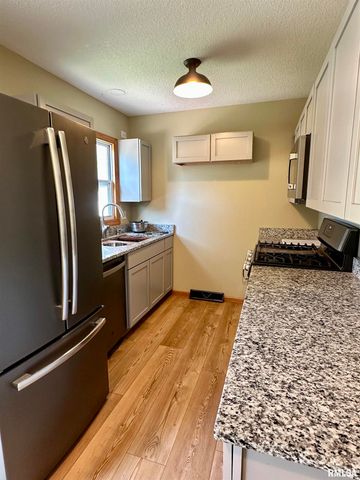 1122 GALBRAITH Drive, Clinton, IA 52732