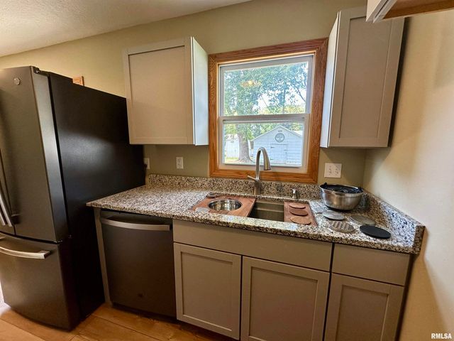 1122 GALBRAITH Drive, Clinton, IA 52732