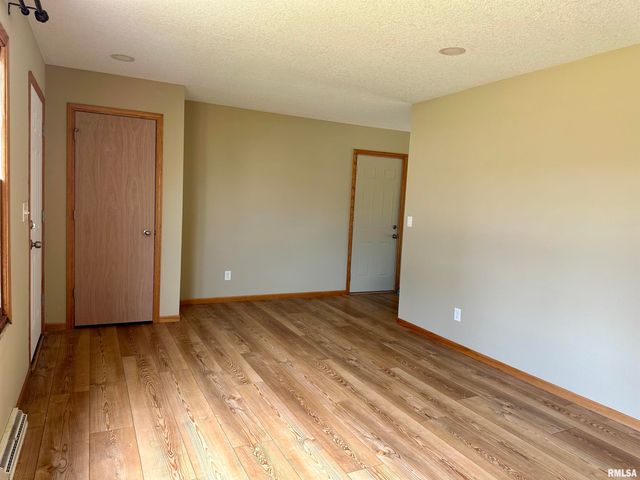 1122 GALBRAITH Drive, Clinton, IA 52732