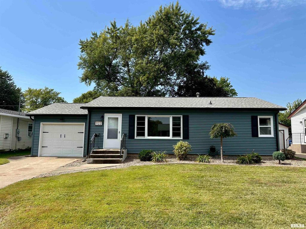 1122 GALBRAITH Drive, Clinton, IA 52732