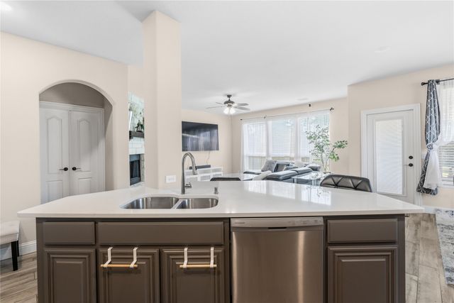 911 Royal Court, Mansfield, TX 76063