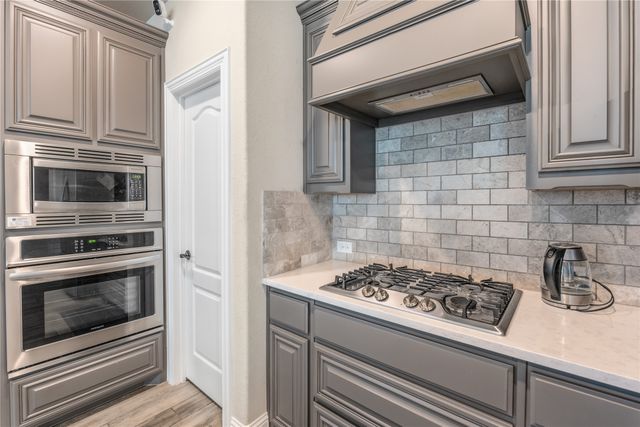 911 Royal Court, Mansfield, TX 76063