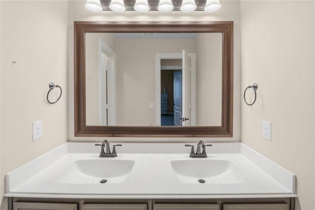 911 Royal Court, Mansfield, TX 76063