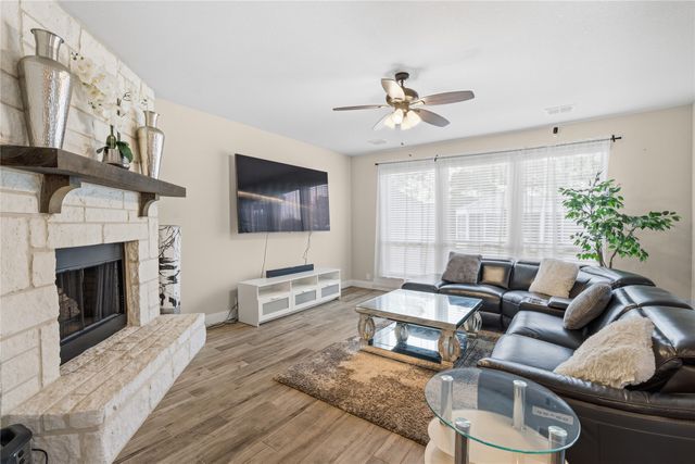 911 Royal Court, Mansfield, TX 76063