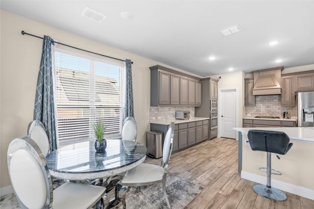 911 Royal Court, Mansfield, TX 76063