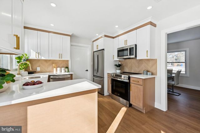 2 SYLVAN LN, Willingboro, NJ 08046