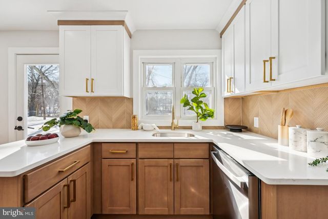 2 SYLVAN LN, Willingboro, NJ 08046