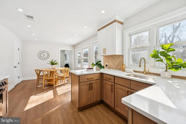 2 SYLVAN LN, Willingboro, NJ 08046