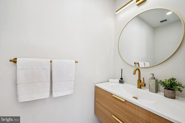 2 SYLVAN LN, Willingboro, NJ 08046