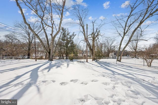 2 SYLVAN LN, Willingboro, NJ 08046