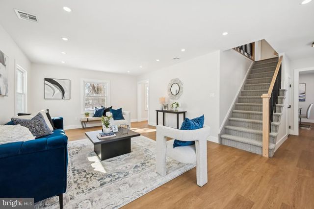 2 SYLVAN LN, Willingboro, NJ 08046