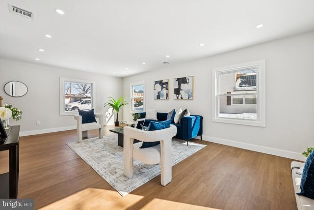 2 SYLVAN LN, Willingboro, NJ 08046