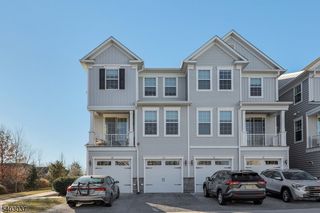 11 Passe Ct, Hillsborough Twp., NJ 08844